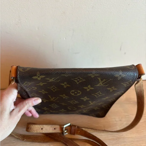 Authentic Louis Vuitton salsa crossbody - Picture 3 of 8